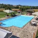In With Pool And Sauna * Todi