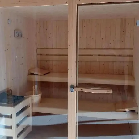 In With Pool And Sauna 度假居 托迪