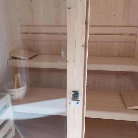 In With Pool And Sauna 度假居