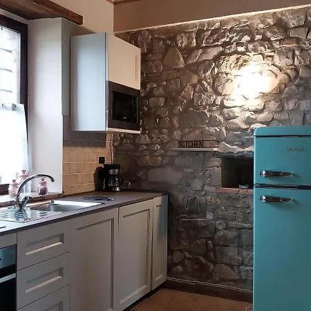 In With Pool And Sauna * Todi