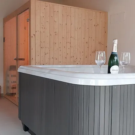 In With Pool And Sauna Hébergement de vacances *